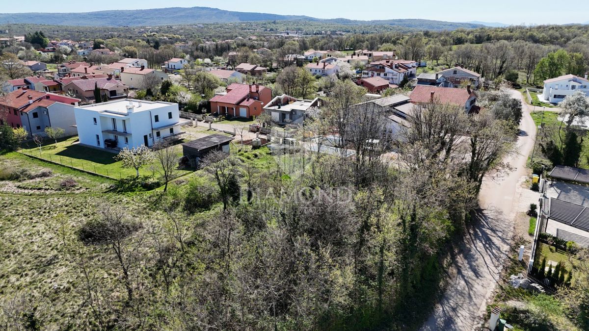 Okolica Labina, zazidljivo zemljišče na top lokaciji