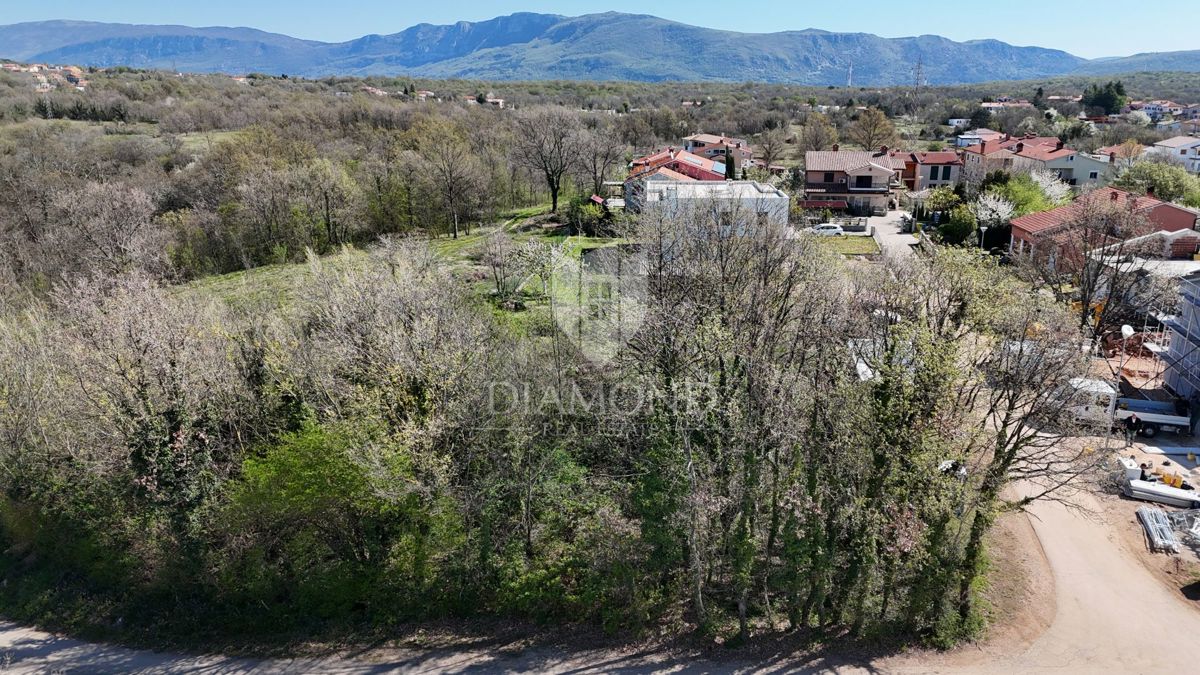 Okolica Labina, zazidljivo zemljišče na top lokaciji