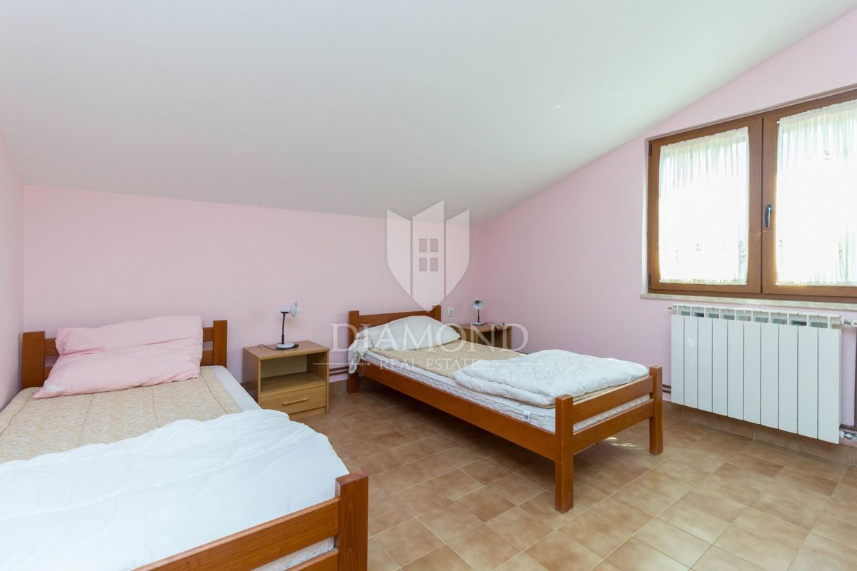 Apartmajska hiša s 4 apartmaji v bližini Poreča