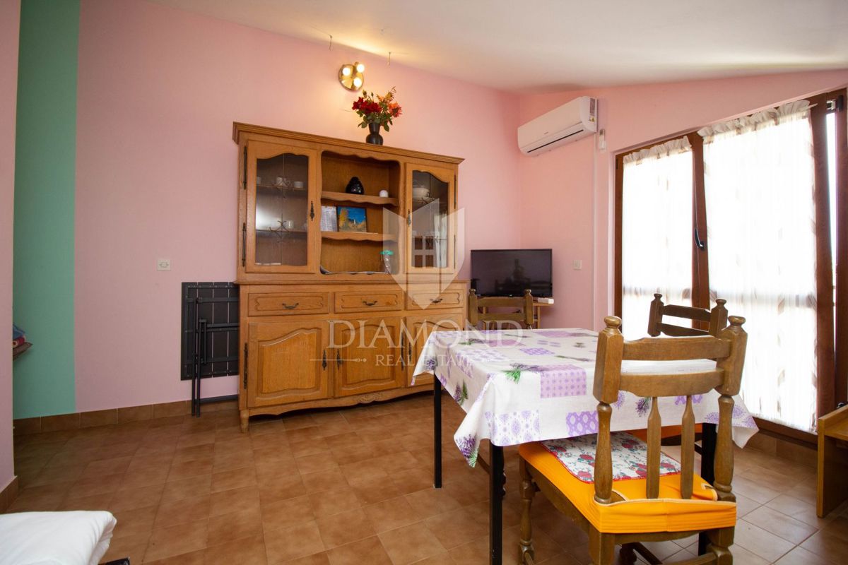 Apartmajska hiša s 4 apartmaji v bližini Poreča
