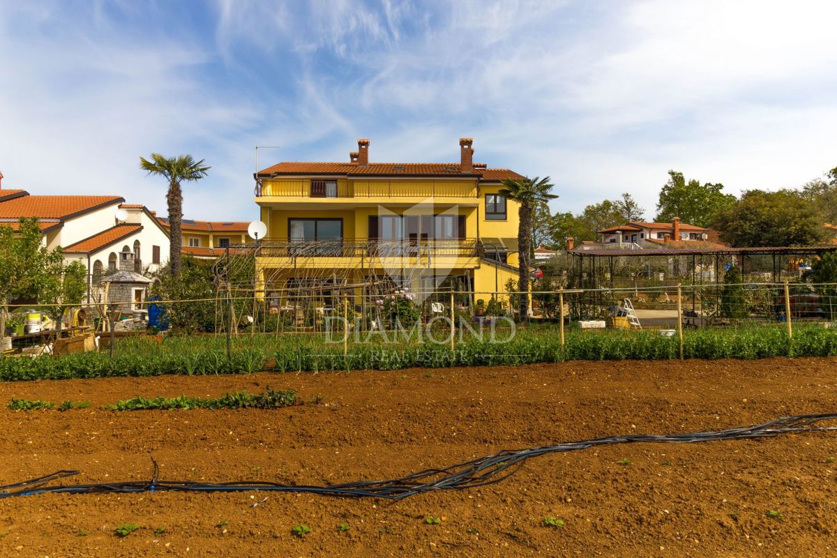 Apartmajska hiša s 4 apartmaji v bližini Poreča
