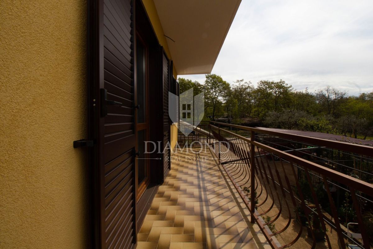 Apartmajska hiša s 4 apartmaji v bližini Poreča