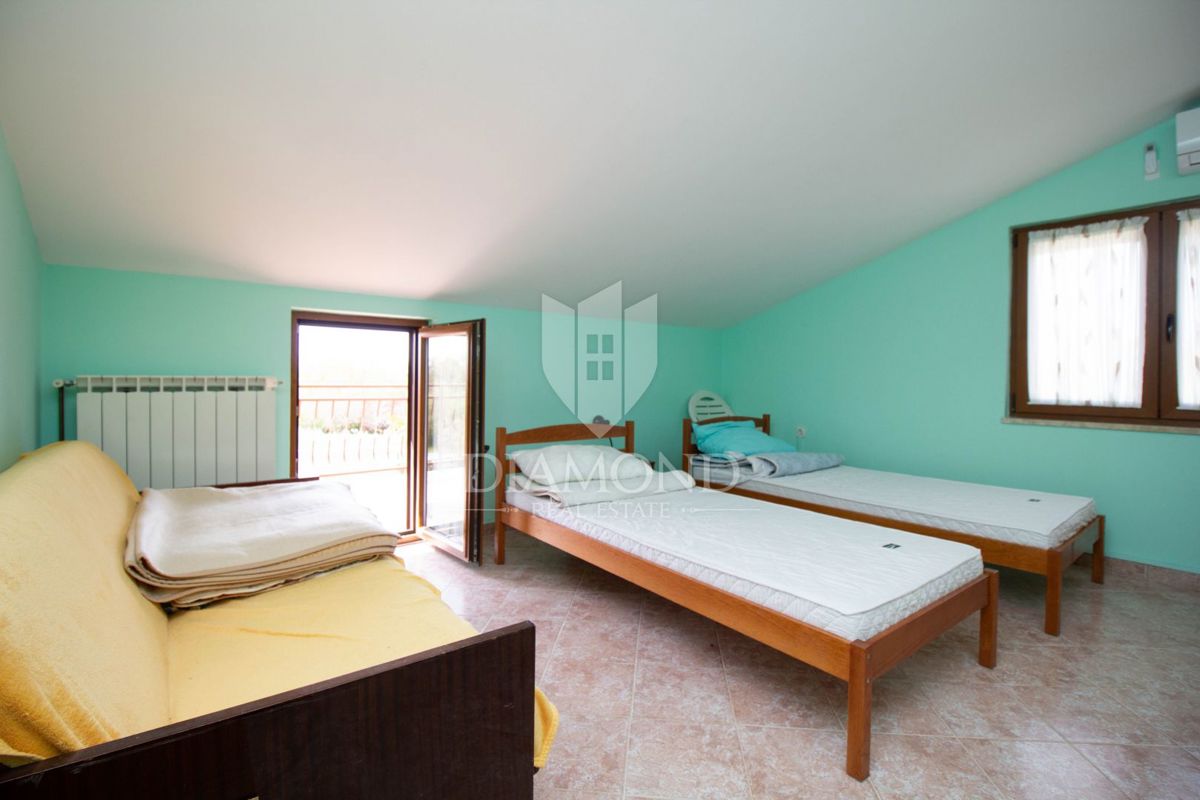 Apartmajska hiša s 4 apartmaji v bližini Poreča