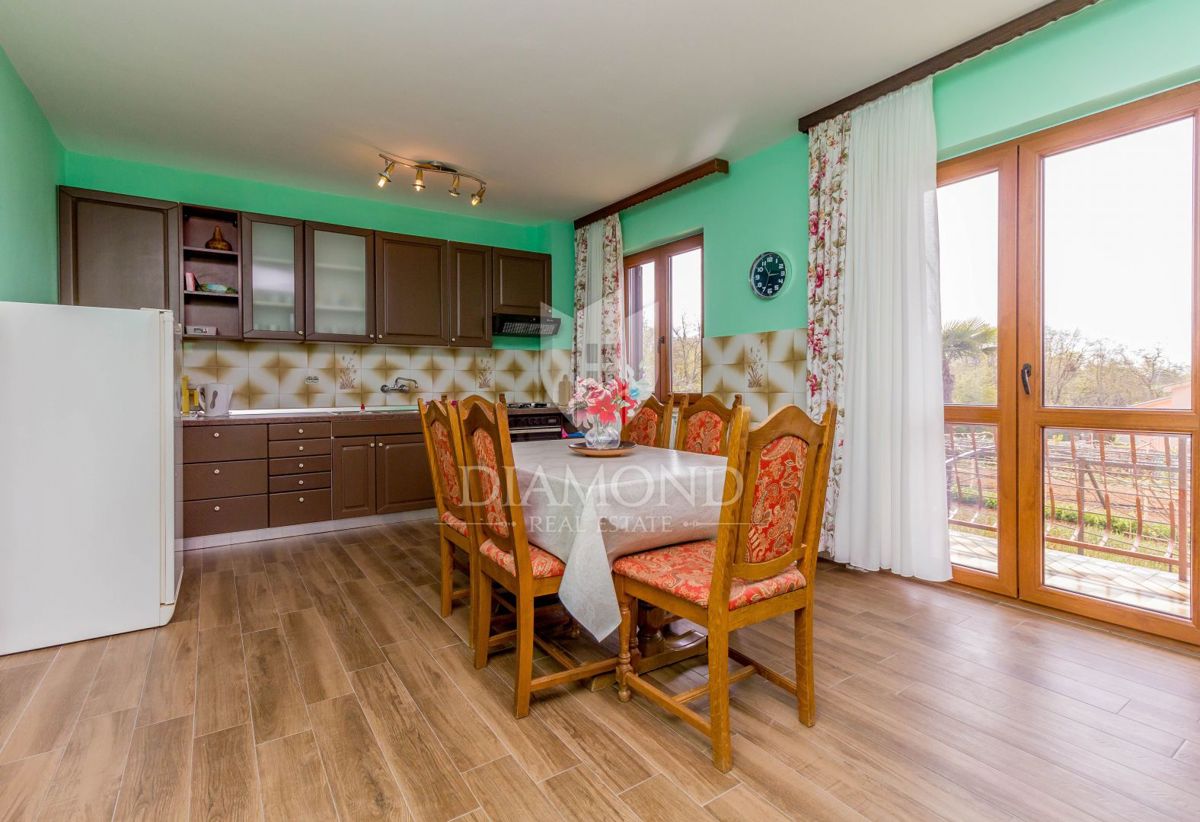 Apartmajska hiša s 4 apartmaji v bližini Poreča