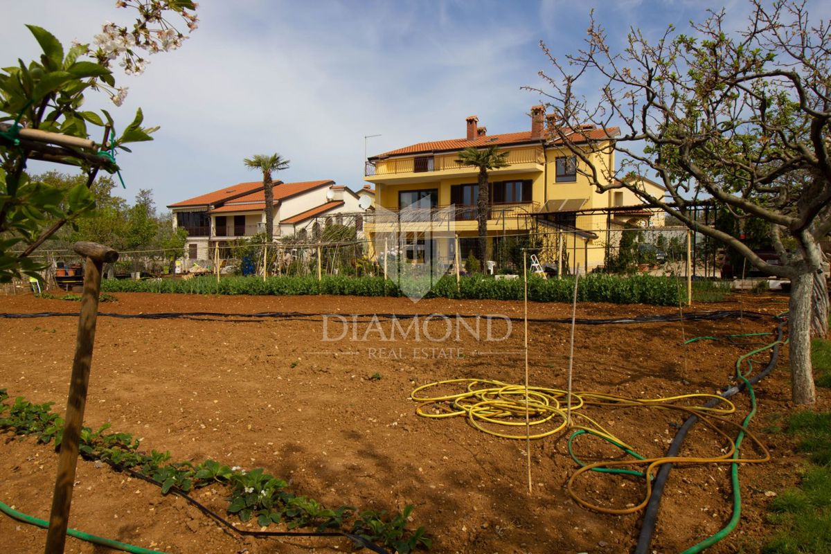 Apartmajska hiša s 4 apartmaji v bližini Poreča