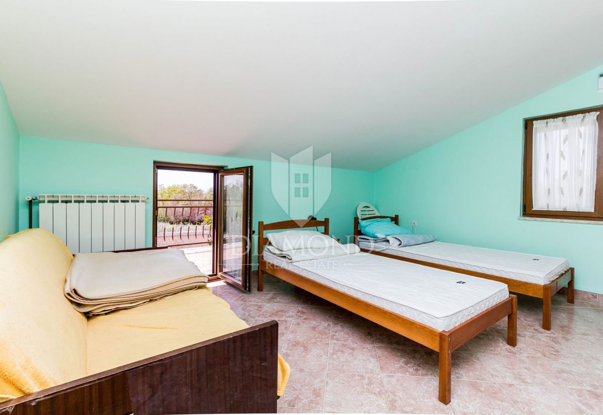 Apartmajska hiša s 4 apartmaji v bližini Poreča