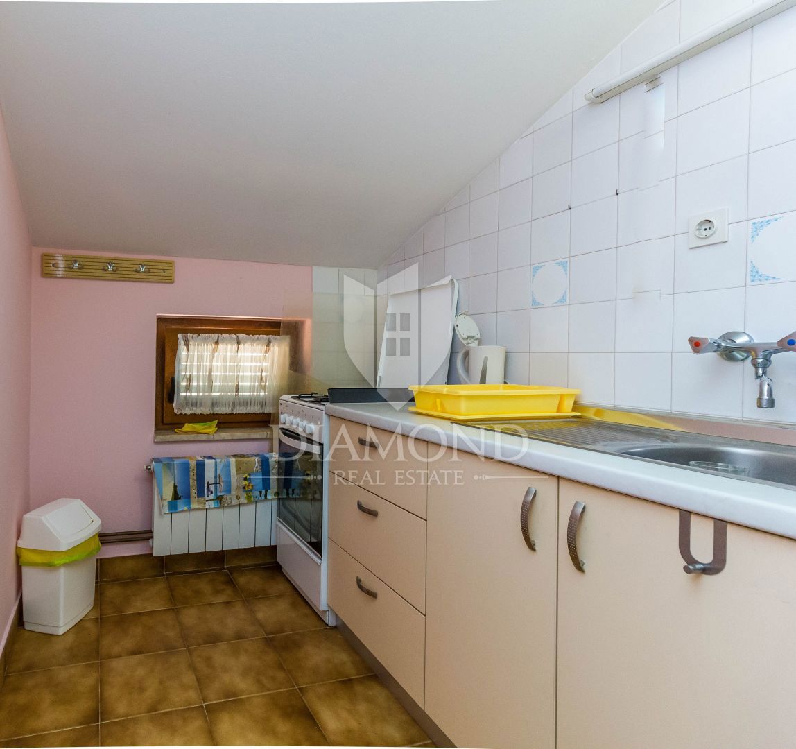 Apartmajska hiša s 4 apartmaji v bližini Poreča