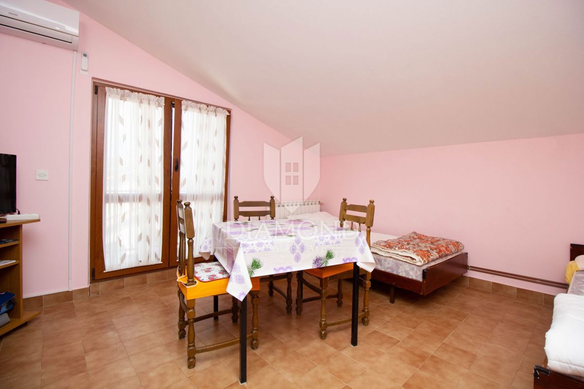 Apartmajska hiša s 4 apartmaji v bližini Poreča