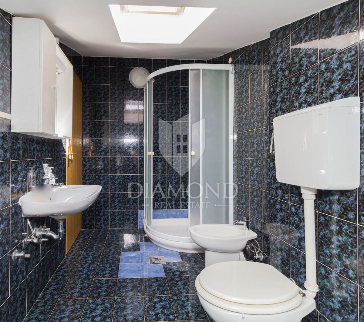 Apartmajska hiša s 4 apartmaji v bližini Poreča