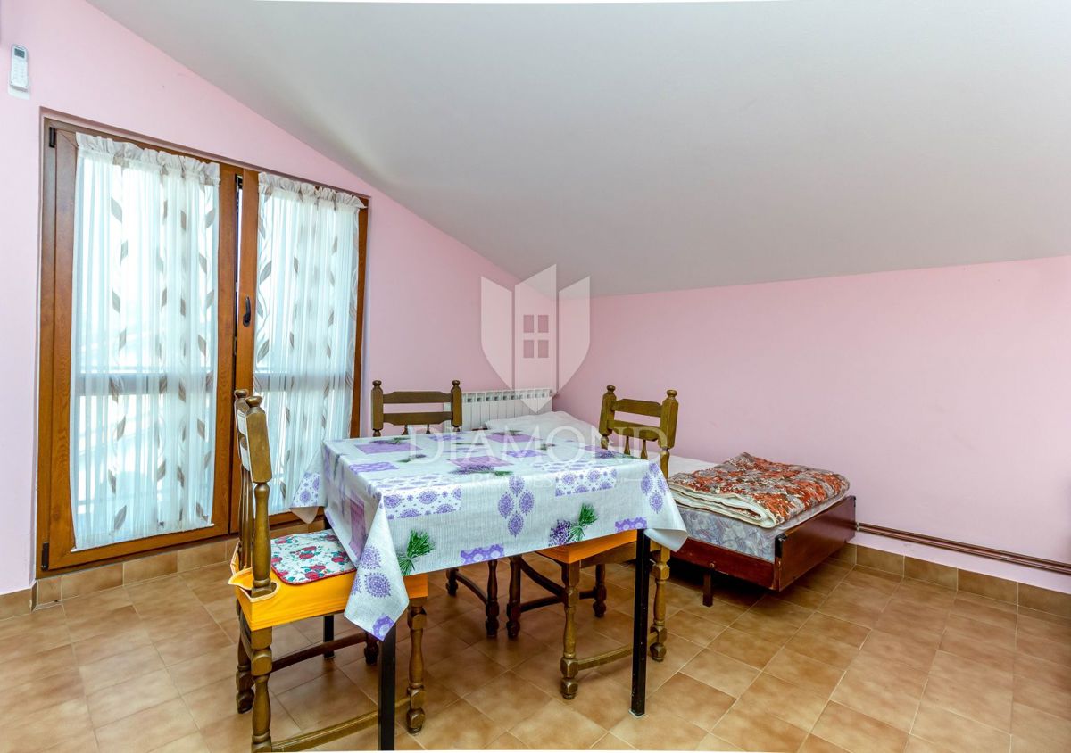 Apartmajska hiša s 4 apartmaji v bližini Poreča