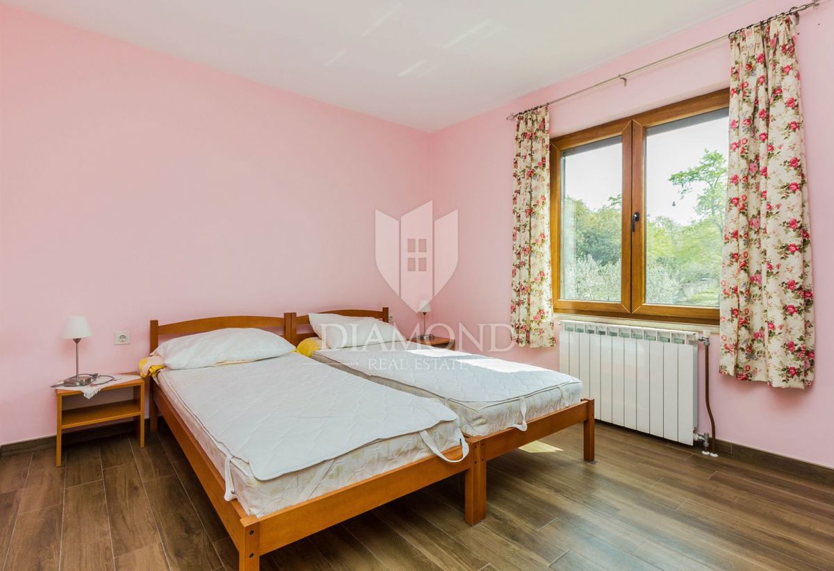 Apartmajska hiša s 4 apartmaji v bližini Poreča