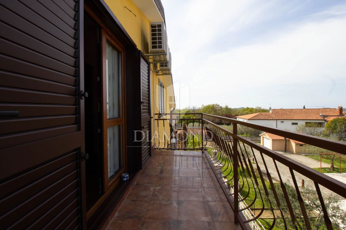 Apartmajska hiša s 4 apartmaji v bližini Poreča
