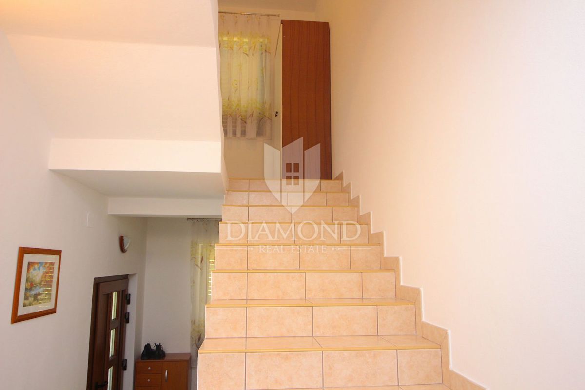 Labin, družinska hiša s štirimi apartmaji