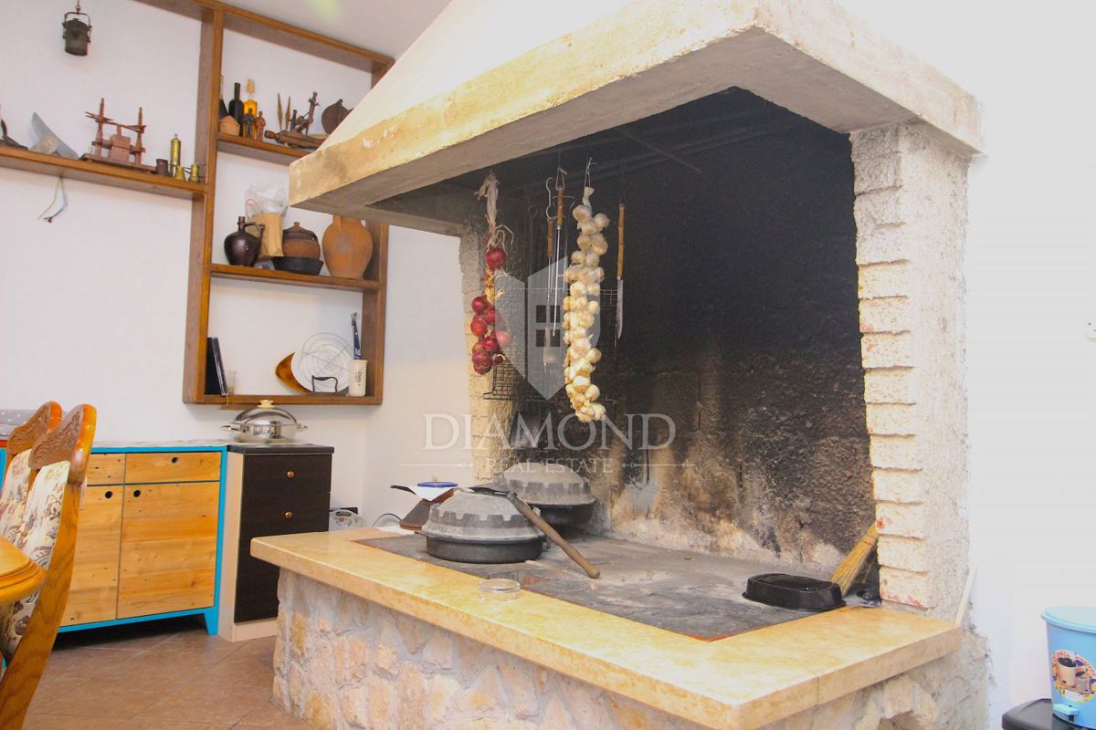 Labin, družinska hiša s štirimi apartmaji