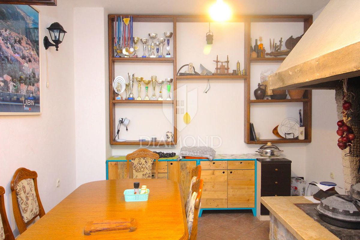Labin, družinska hiša s štirimi apartmaji