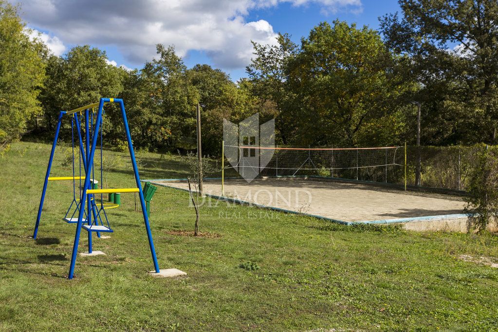 Žminj, okolica, posest z utečeno najemniško dejavnostjo