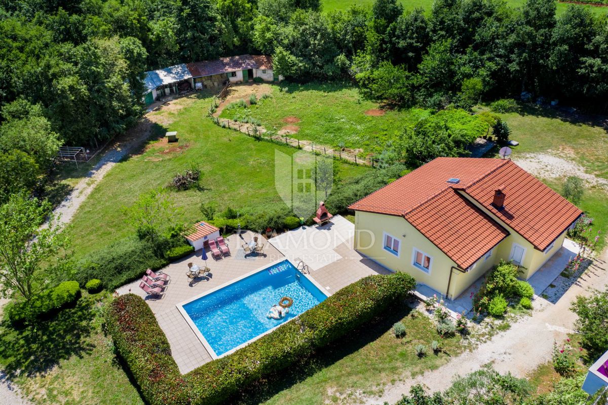 Žminj, okolica, posest z utečeno najemniško dejavnostjo