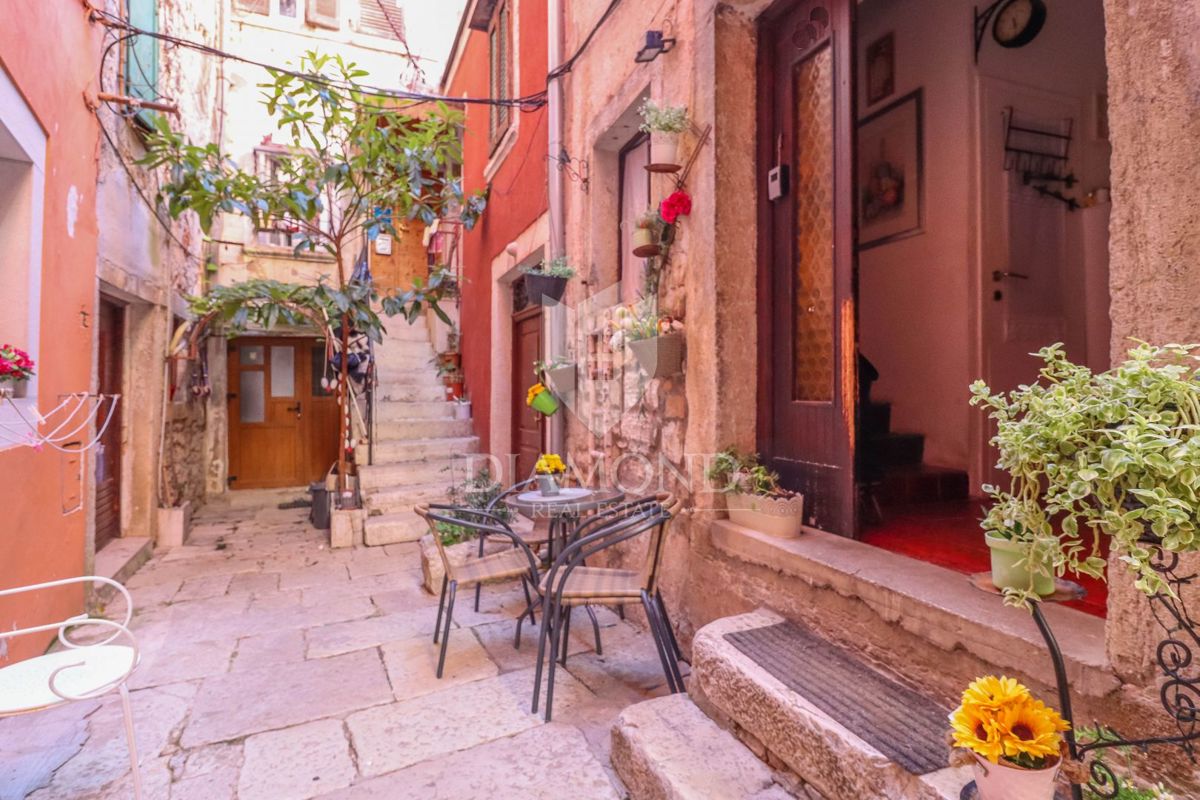 Rovinj, center, prostorna hiša druga vrsta do morja
