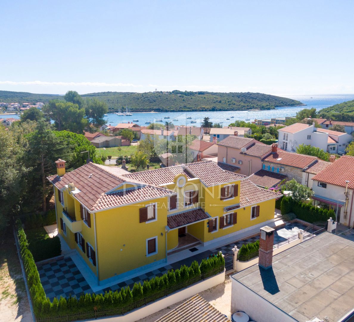 Medulin, okolica, odlična hiša z bazenom nedaleč od plaže