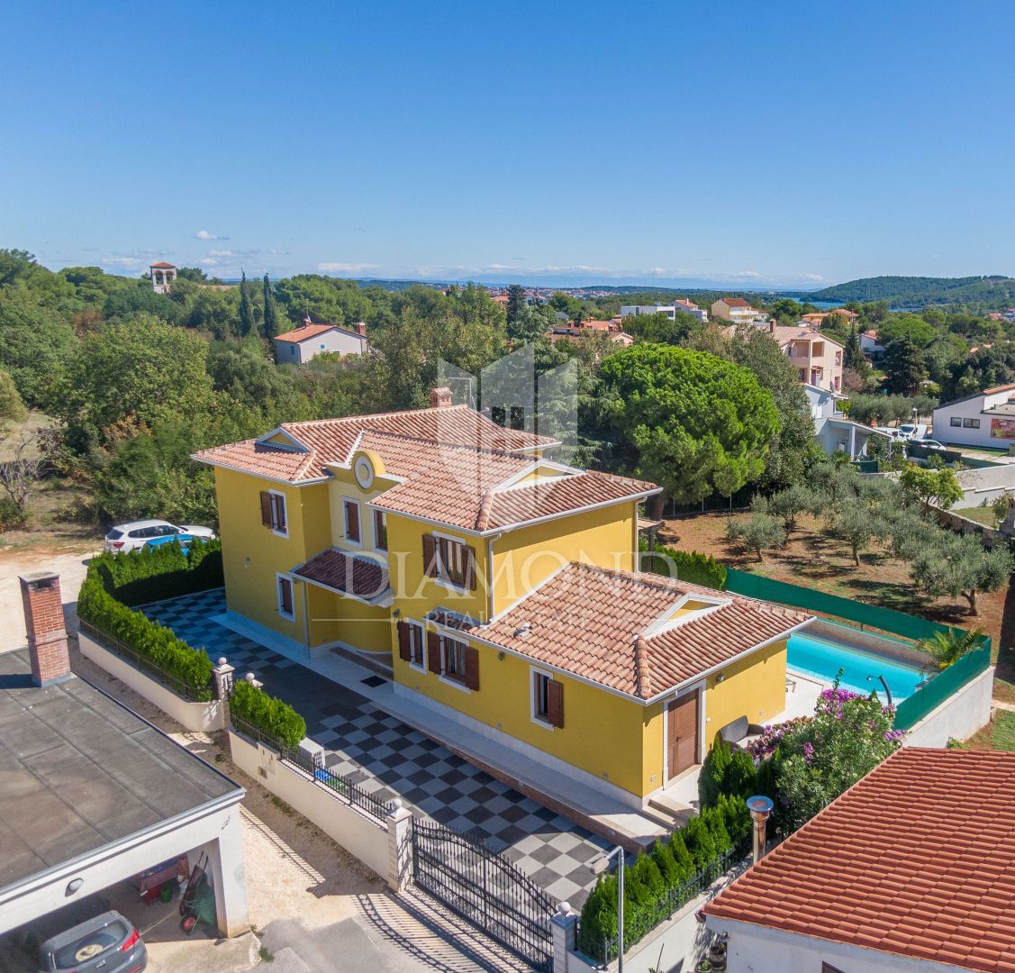 Medulin, okolica, odlična hiša z bazenom nedaleč od plaže