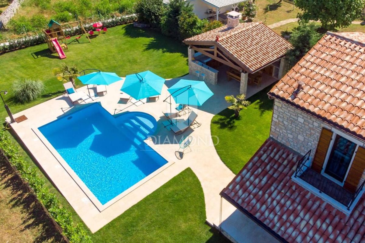 Svetvinčenat, okolica, lepa avtohtona vila