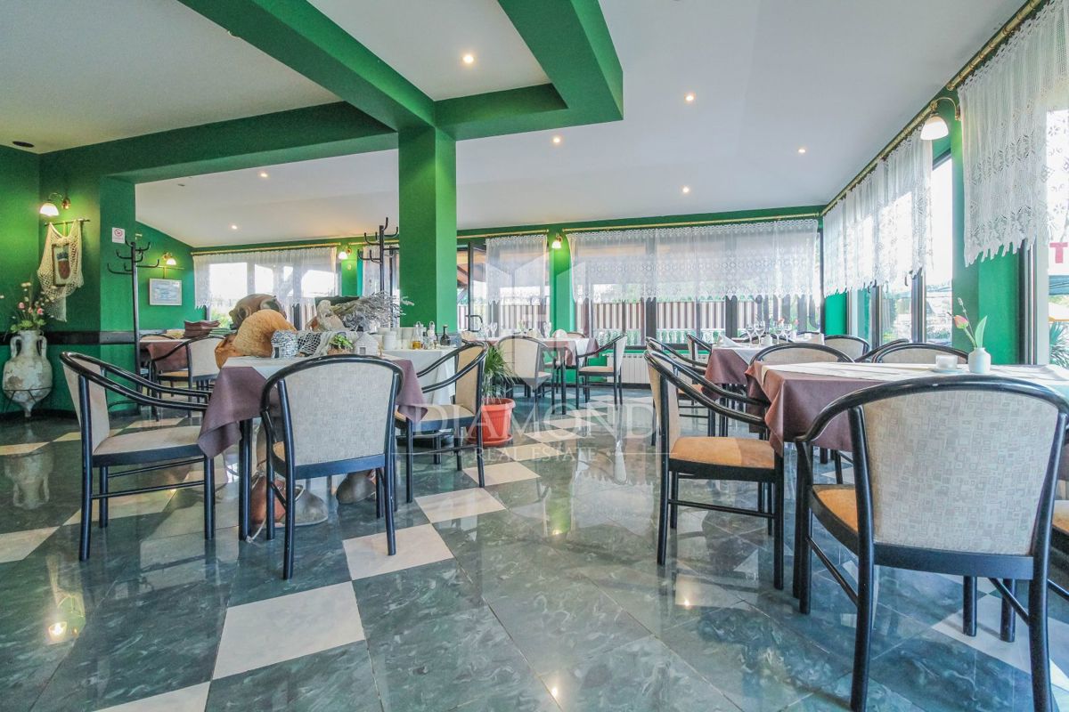 Okolica Umaga, poslovni objekt in stanovanjska hiša idealna za investicijo