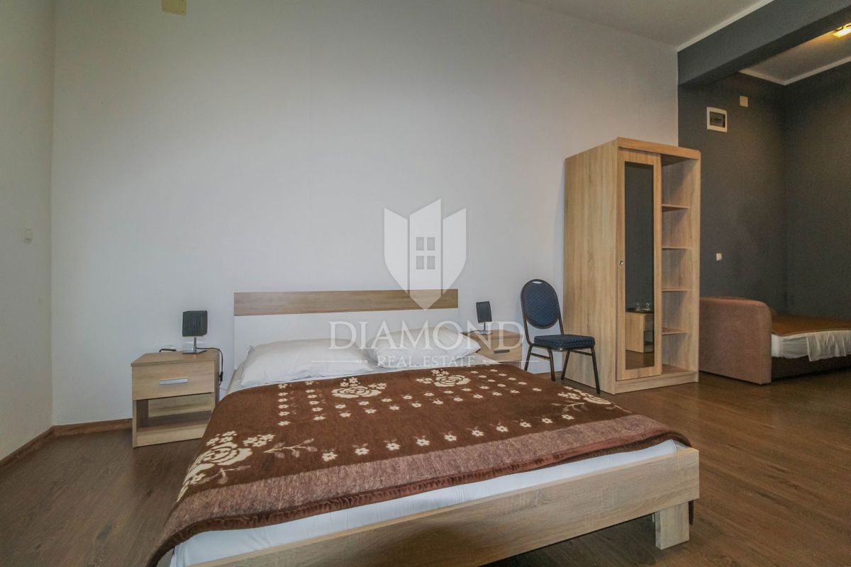 Okolica Umaga, poslovni objekt in stanovanjska hiša idealna za investicijo