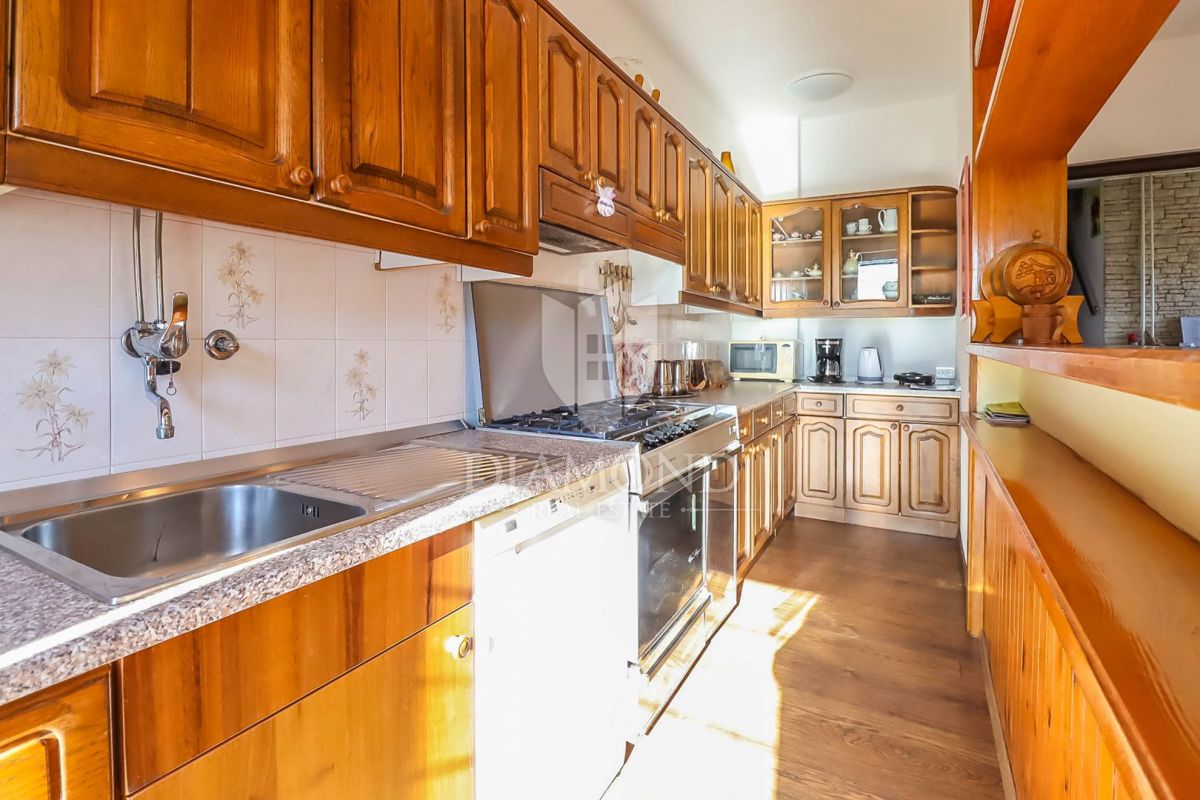Hiša Veli vrh, Pula, 340m2