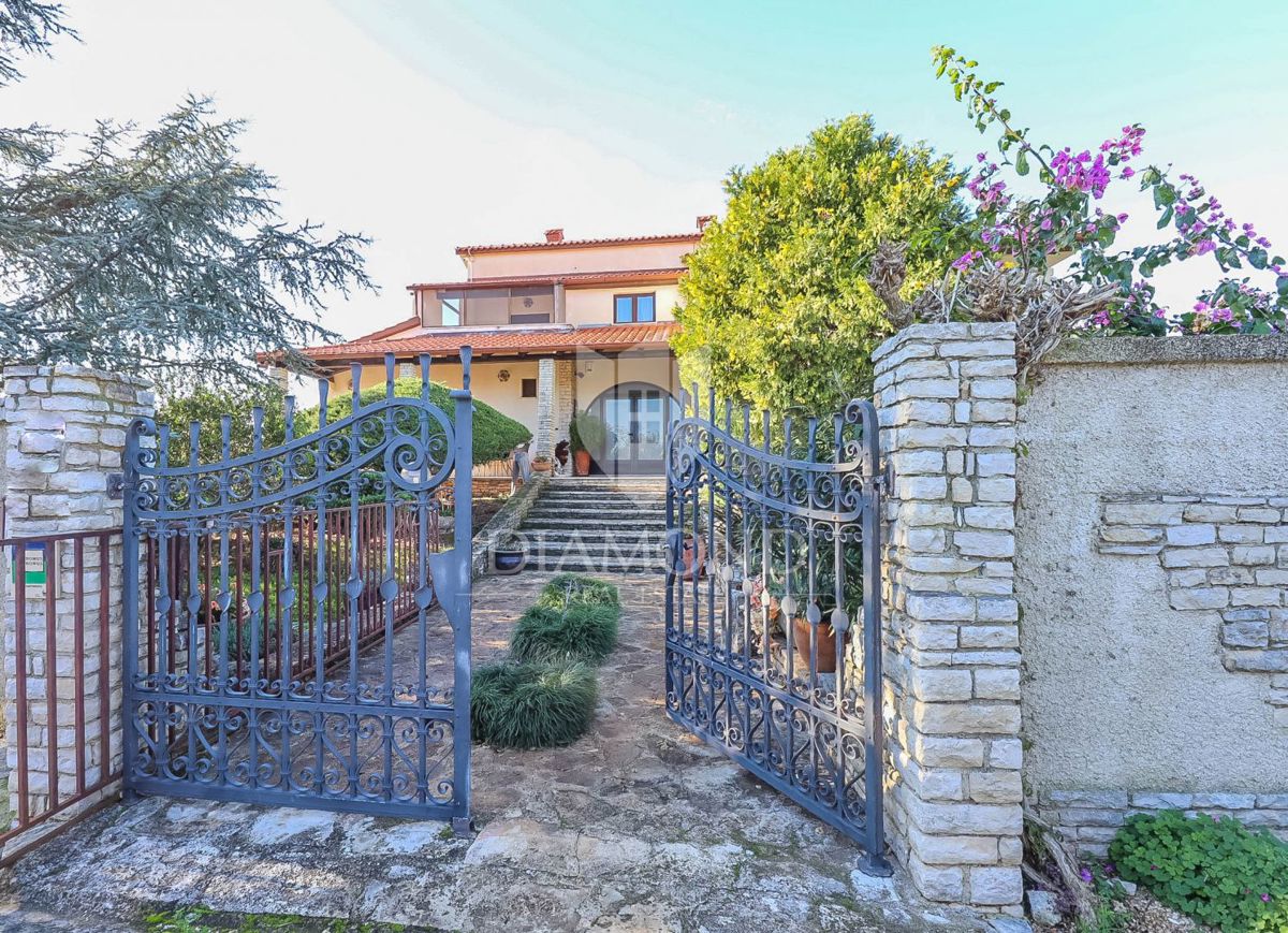 Hiša Veli vrh, Pula, 340m2