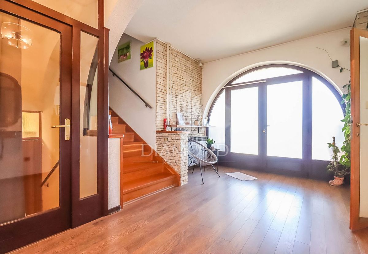 Hiša Veli vrh, Pula, 340m2
