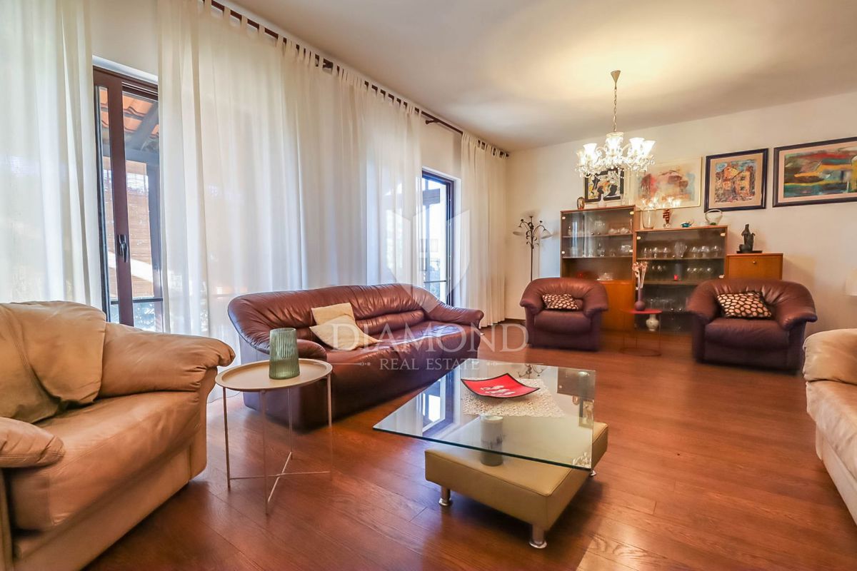 Hiša Veli vrh, Pula, 340m2