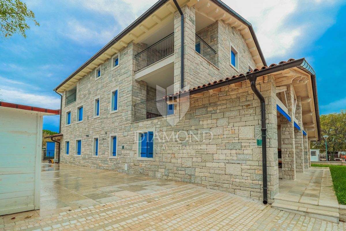 Umag, stanovanje na izredni lokaciji, 2. red do morja!