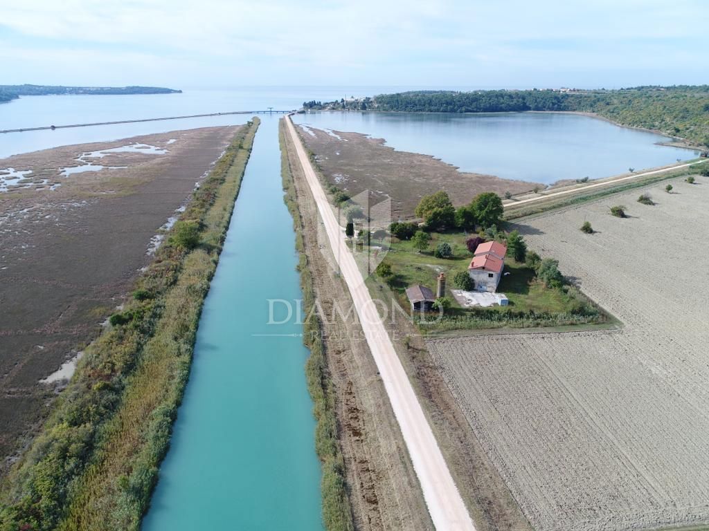 Okolica Novigrada, hiša na samem za investicijo