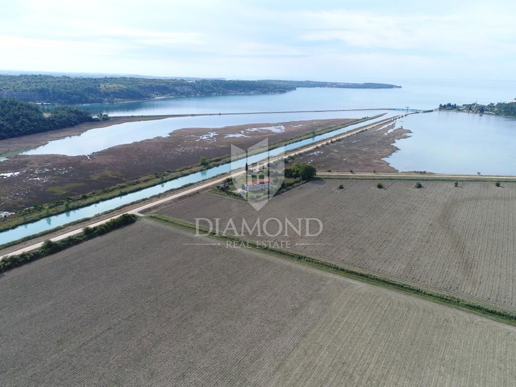 Okolica Novigrada, hiša na samem za investicijo