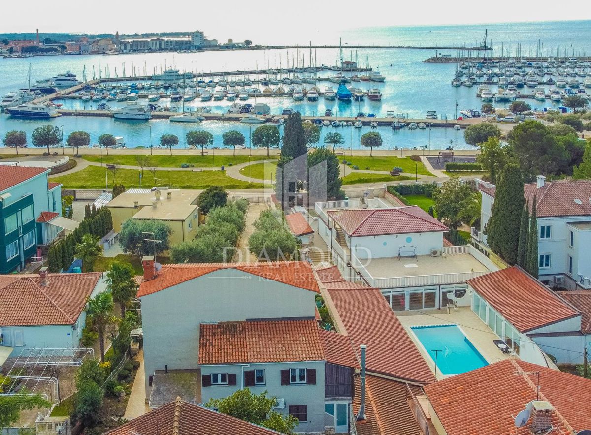 Umag, apartmajska hiša 1. red do morja!