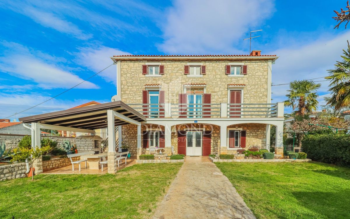 Umag, apartmajska hiša 1. red do morja!