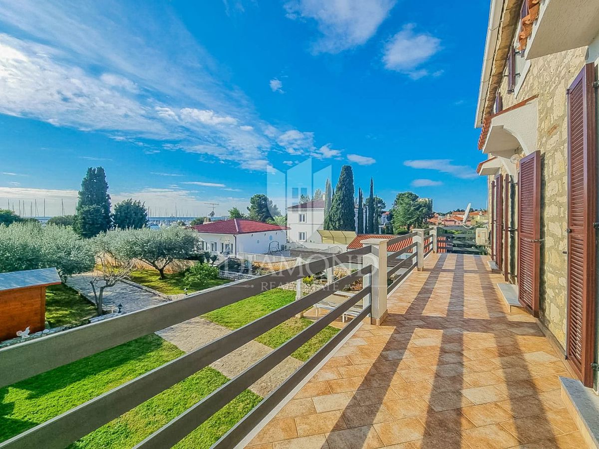 Umag, apartmajska hiša 1. red do morja!