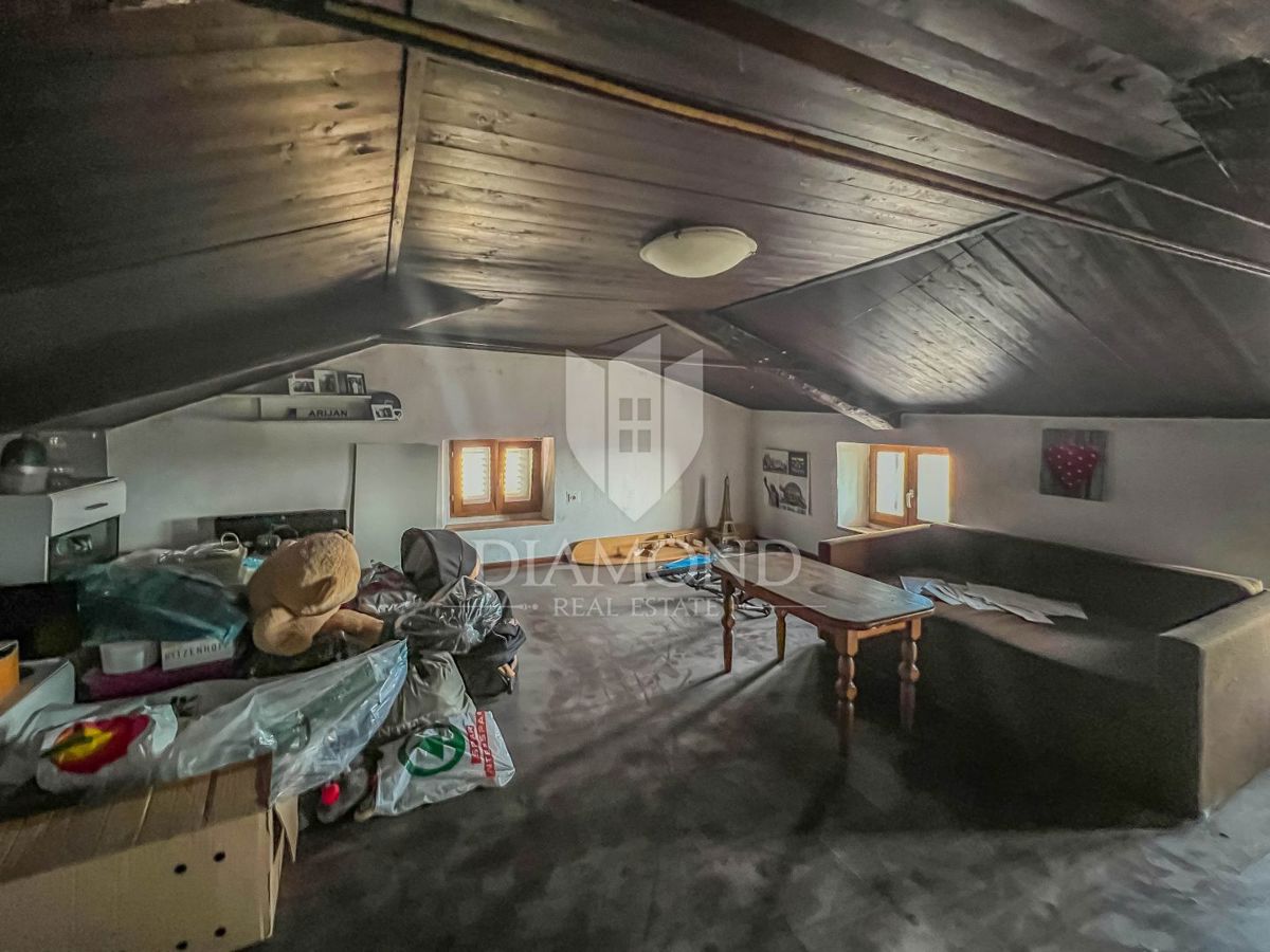 Buje, vrstna hiša v centru mesta