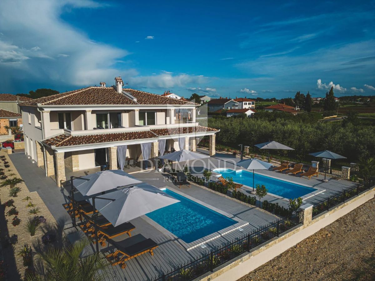 Umag, okolica! Moderna vila s pogledom na morje!