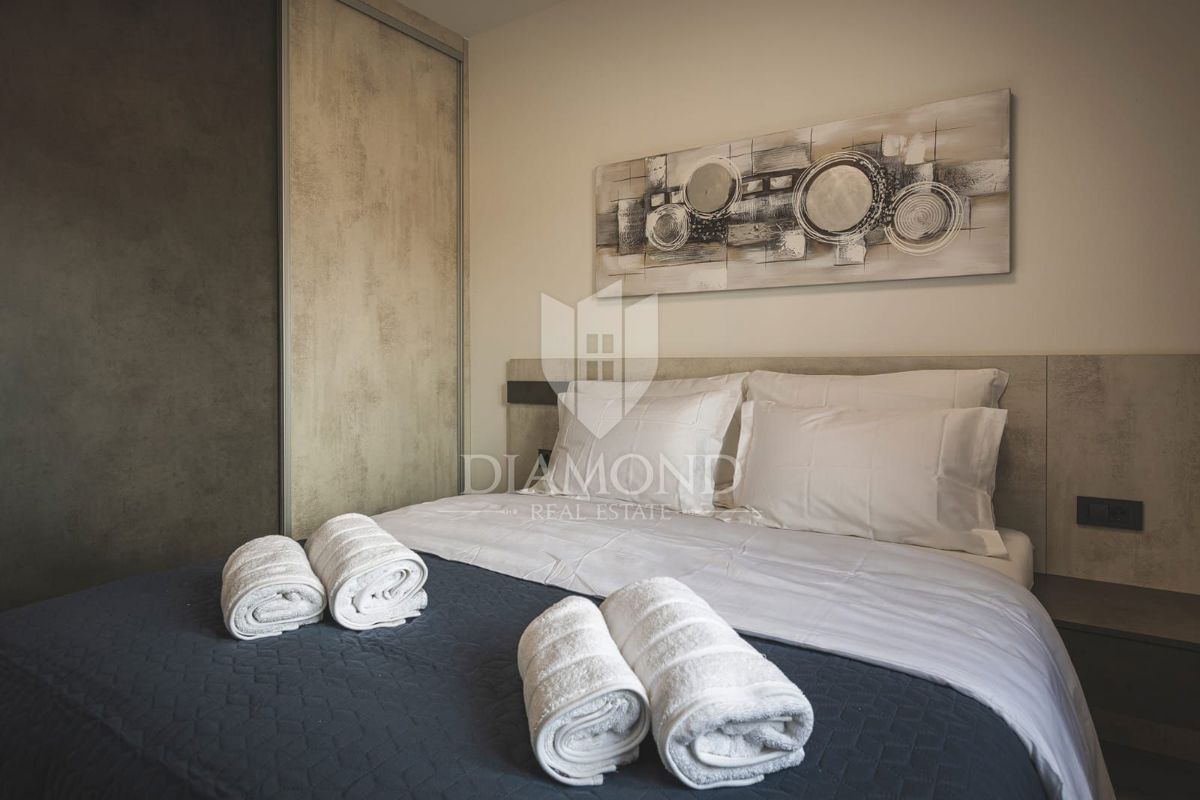 Umag, okolica! Moderna vila s pogledom na morje!