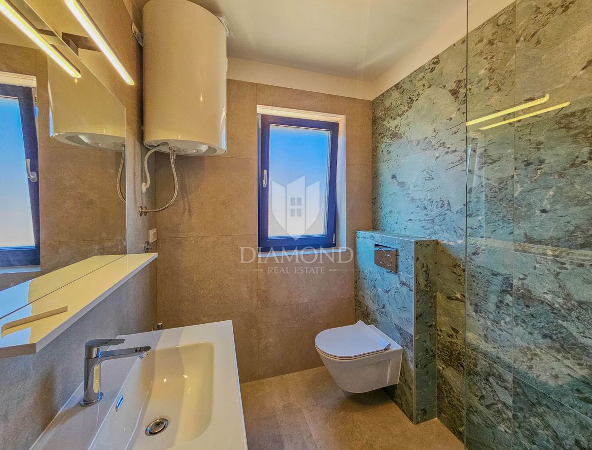 Umag, okolica! Čudovito stanovanje v novi stavbi!