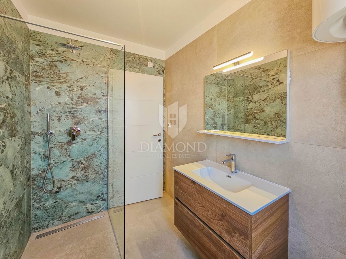 Umag, okolica! Čudovito stanovanje v novi stavbi!