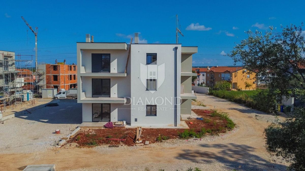 Umag, okolica! Čudovito stanovanje v novi stavbi!