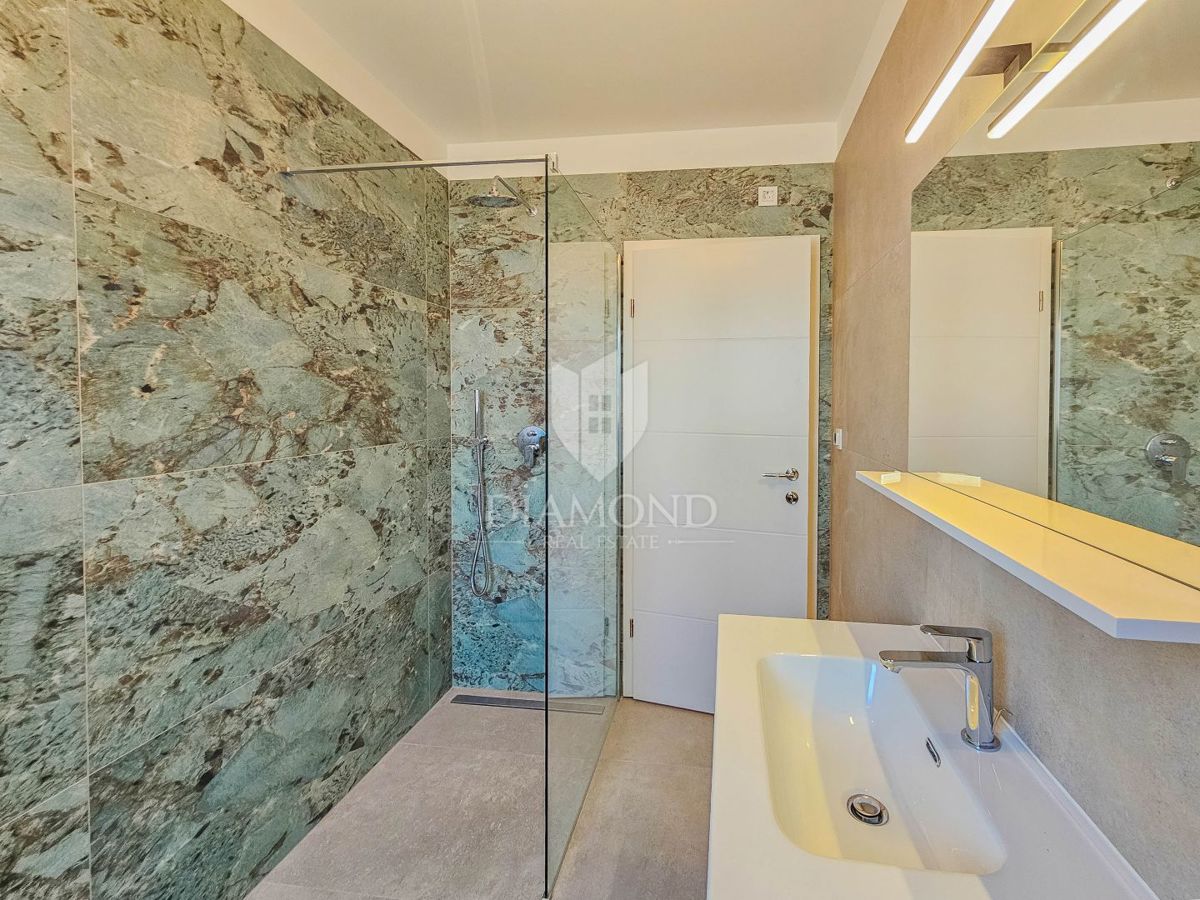 Umag, okolica! Čudovito stanovanje v novi stavbi!