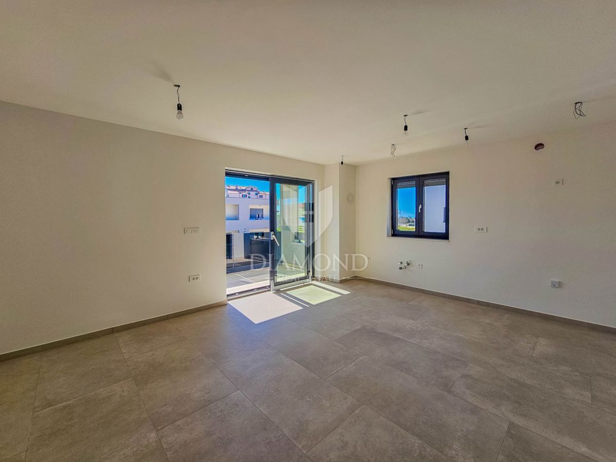 Umag, okolica! Čudovito stanovanje v novi stavbi!