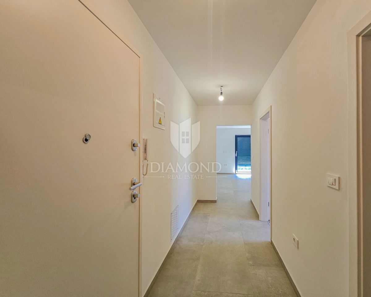 Umag, okolica! Čudovito stanovanje v novi stavbi!