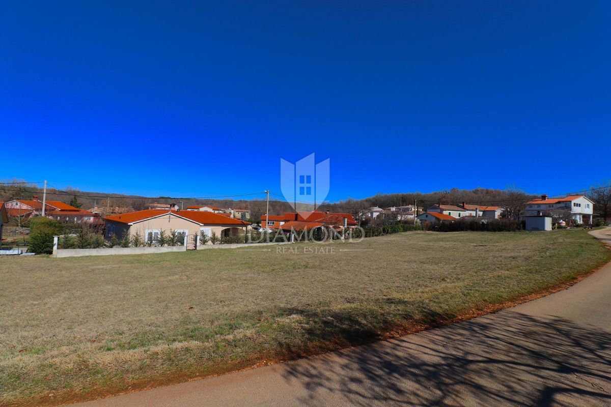 Labin, gradbeno zemljišče s projektom in gradbenim dovoljenjem