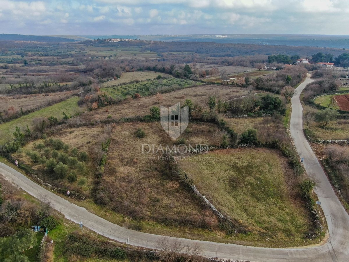 Impresivno zemljišče na mirni lokaciji v bližini Rovinja