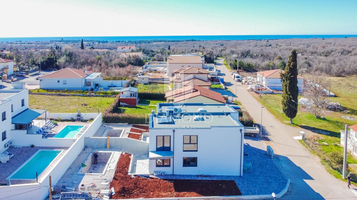 Umag, okolica! Moderno opremljena hiša z bazenom!