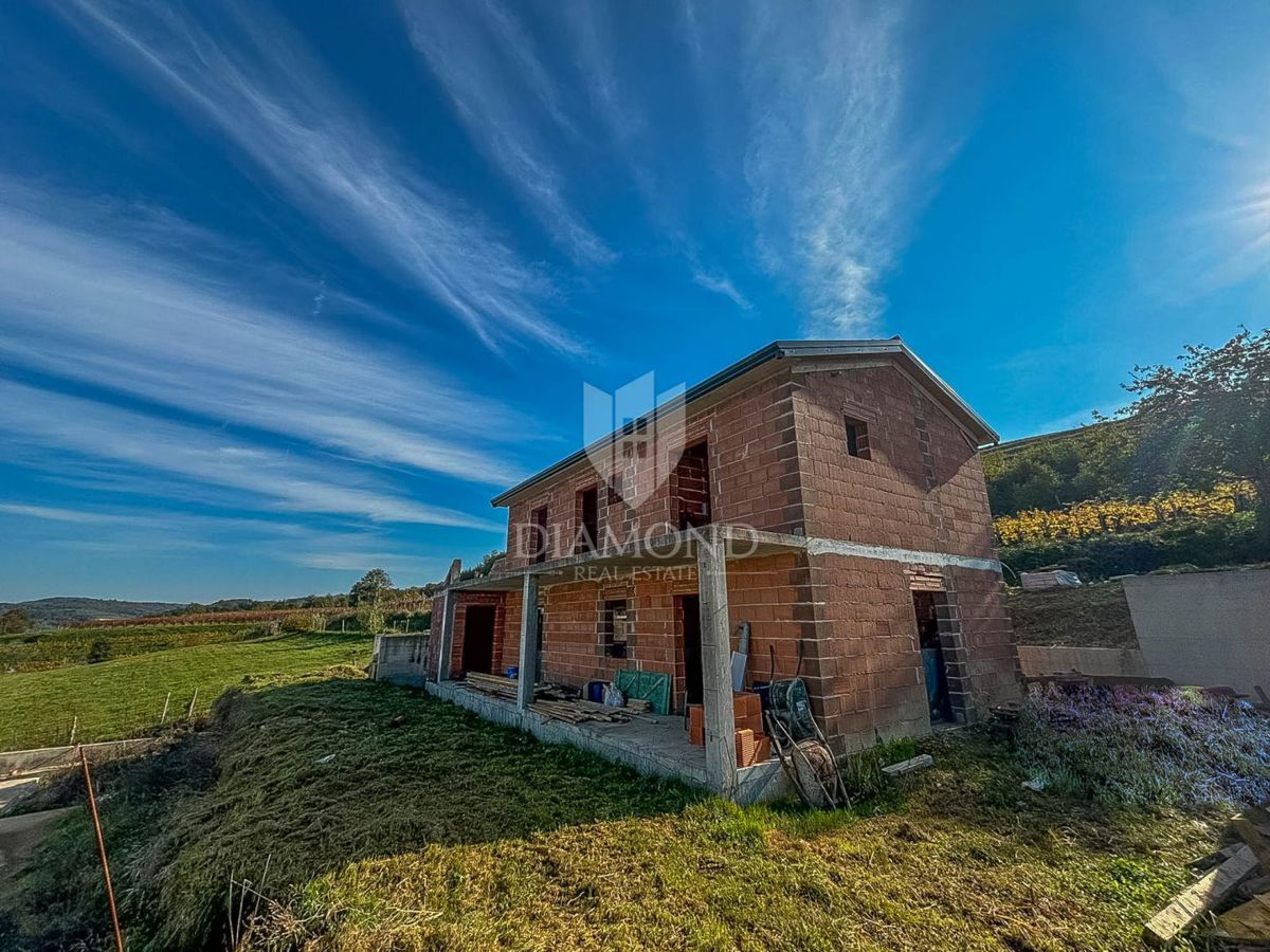Momjan, novogradnja, vila z bazenom!